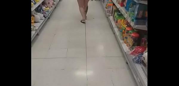  Mostrando el culo en el supermercado
